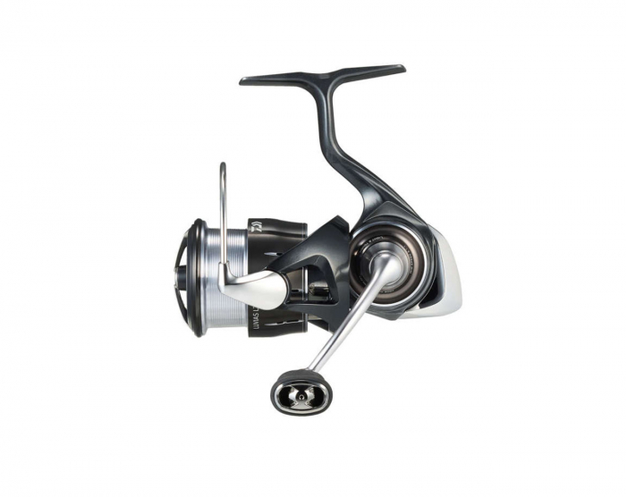 Daiwa 24 Luvias PC LT 2500D i gruppen Fiskerullar / Haspelrullar hos Örebro Fiske & Outdoor AB (223547)